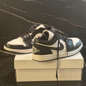Woman’s Panda Air Jordan 1